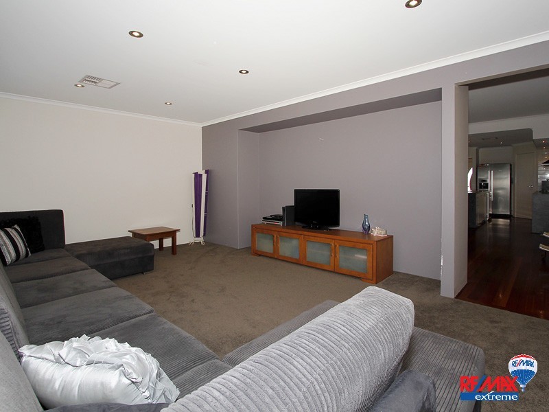 2 Daplin Way, Aveley WA 6069