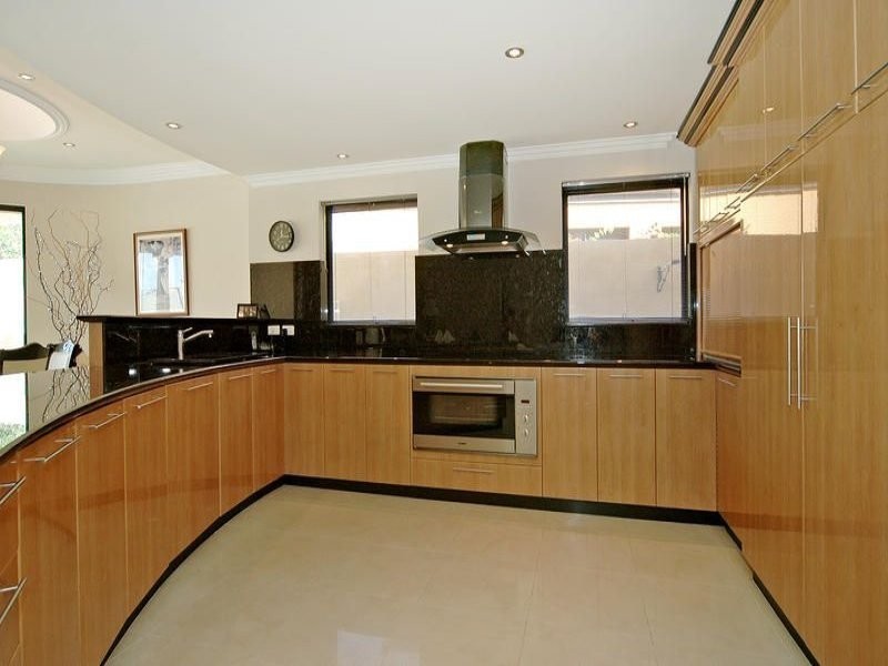 14 Rhodes Close, Mindarie WA 6030