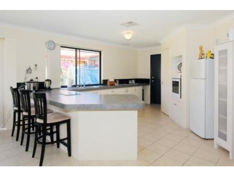 11 Barmouth Loop, Butler WA 6036