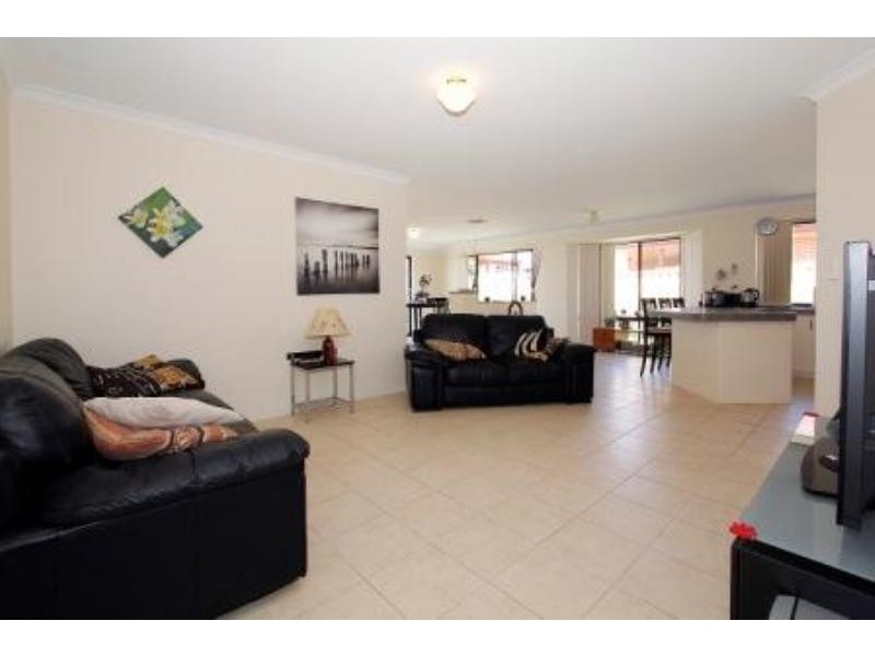 11 Barmouth Loop, Butler WA 6036