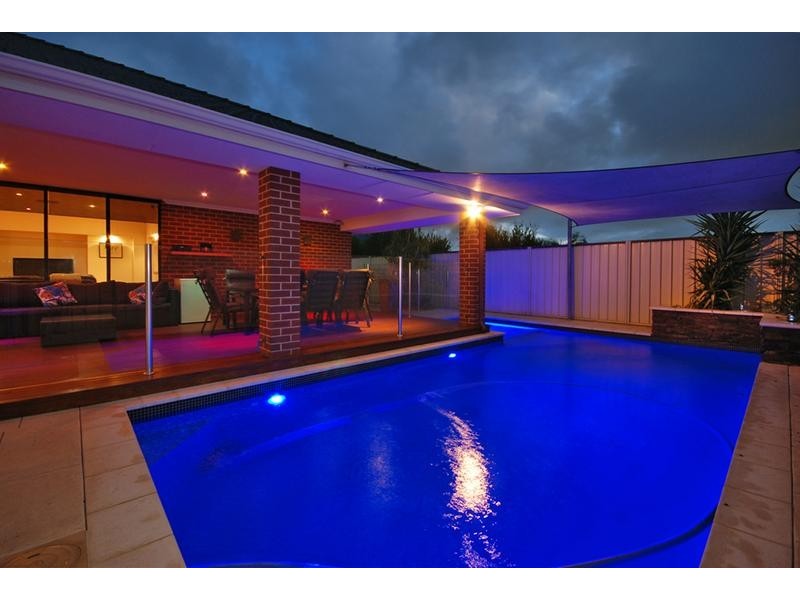 4 Jindare Loop, Carramar WA 6031