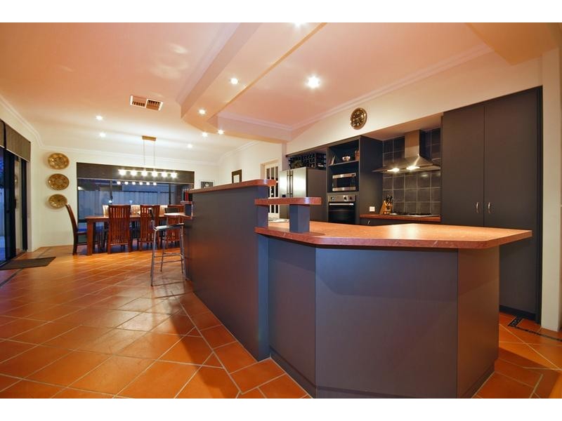 4 Jindare Loop, Carramar WA 6031