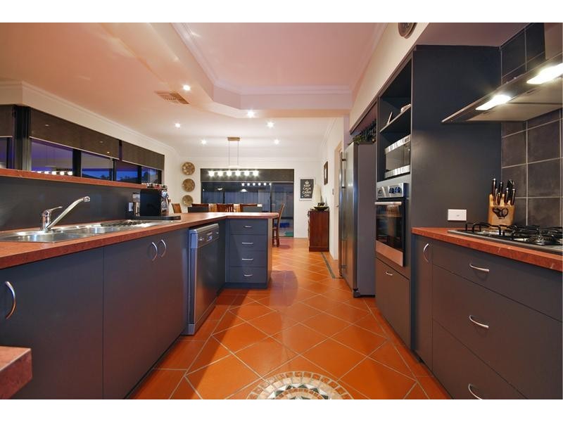 4 Jindare Loop, Carramar WA 6031