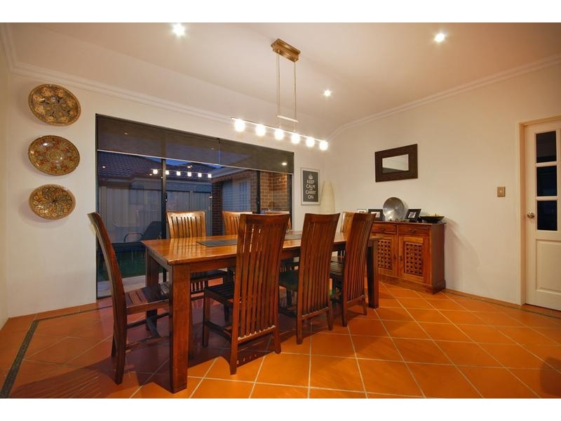 4 Jindare Loop, Carramar WA 6031
