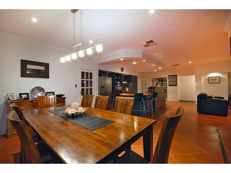 4 Jindare Loop, Carramar WA 6031