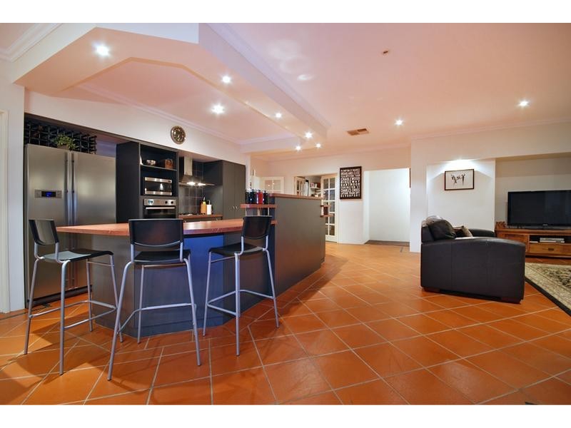 4 Jindare Loop, Carramar WA 6031