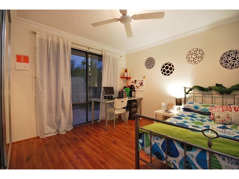 4 Jindare Loop, Carramar WA 6031