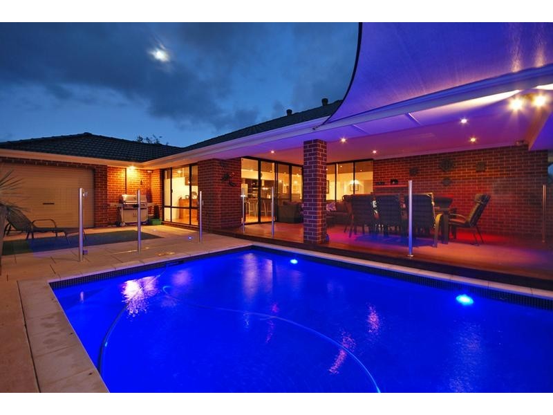 4 Jindare Loop, Carramar WA 6031