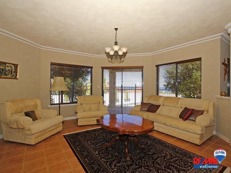 37 Southern Cross Circle, Ocean Reef WA 6027