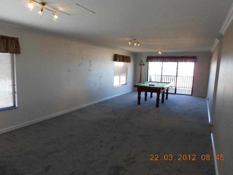 8 Bream Way, Yanchep WA 6035