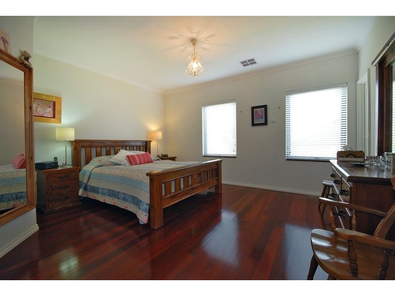 24 Litchfield Crescent, Carramar WA 6031