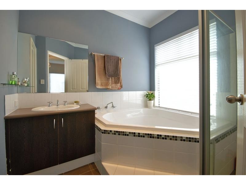 24 Litchfield Crescent, Carramar WA 6031