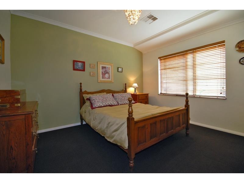 24 Litchfield Crescent, Carramar WA 6031