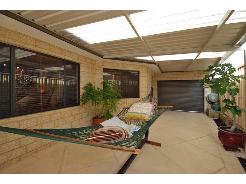 24 Litchfield Crescent, Carramar WA 6031