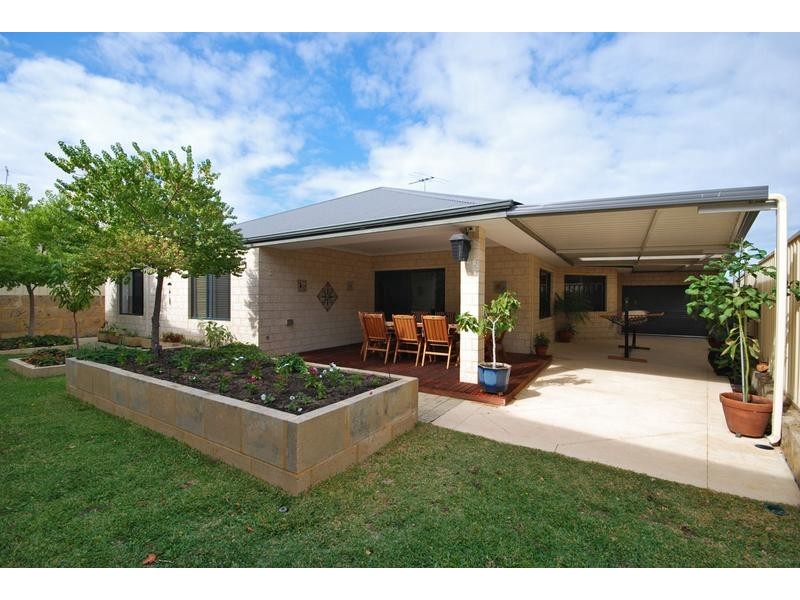 24 Litchfield Crescent, Carramar WA 6031