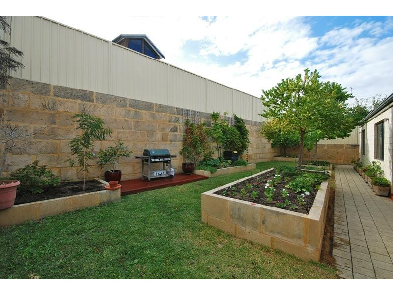 24 Litchfield Crescent, Carramar WA 6031