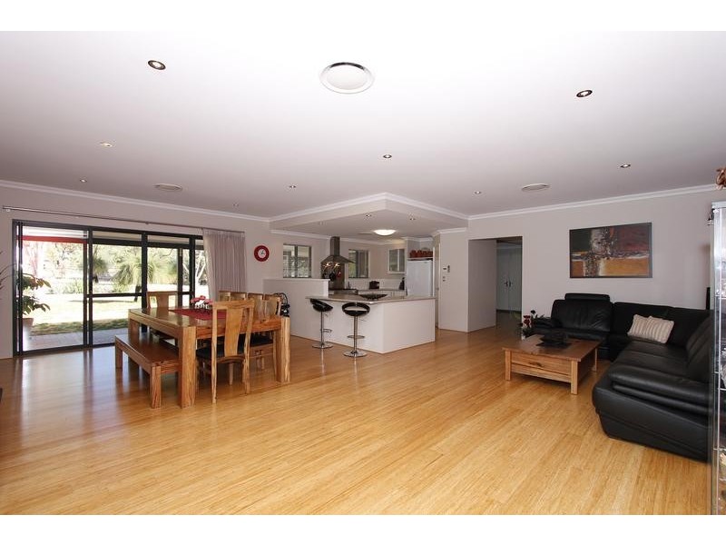 72 Bushwood Follow, Two Rocks WA 6037