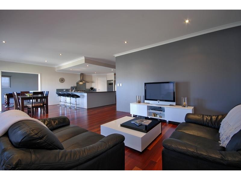 25 Cairo Way, Wanneroo WA 6065