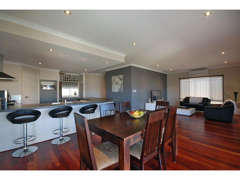 25 Cairo Way, Wanneroo WA 6065