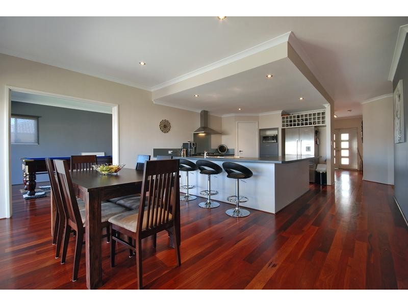 25 Cairo Way, Wanneroo WA 6065