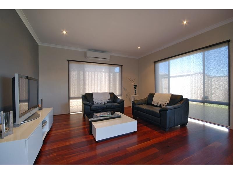 25 Cairo Way, Wanneroo WA 6065