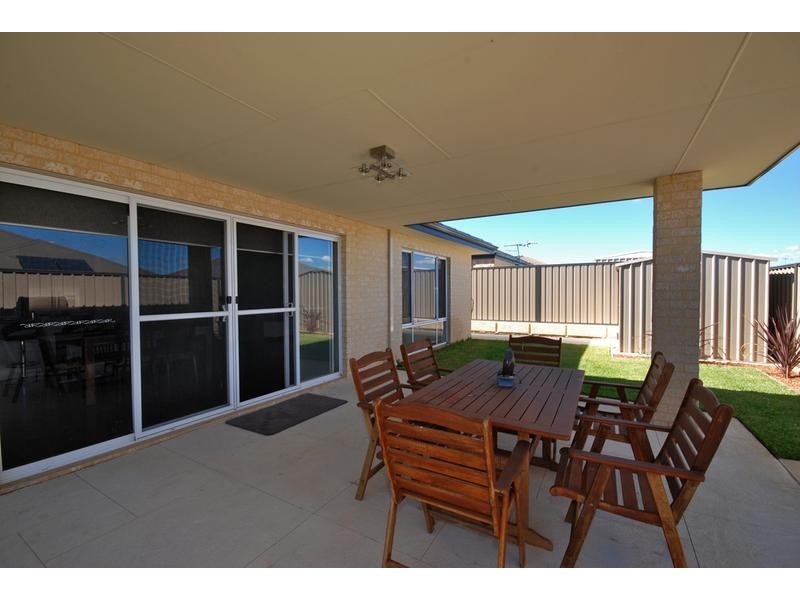 25 Cairo Way, Wanneroo WA 6065