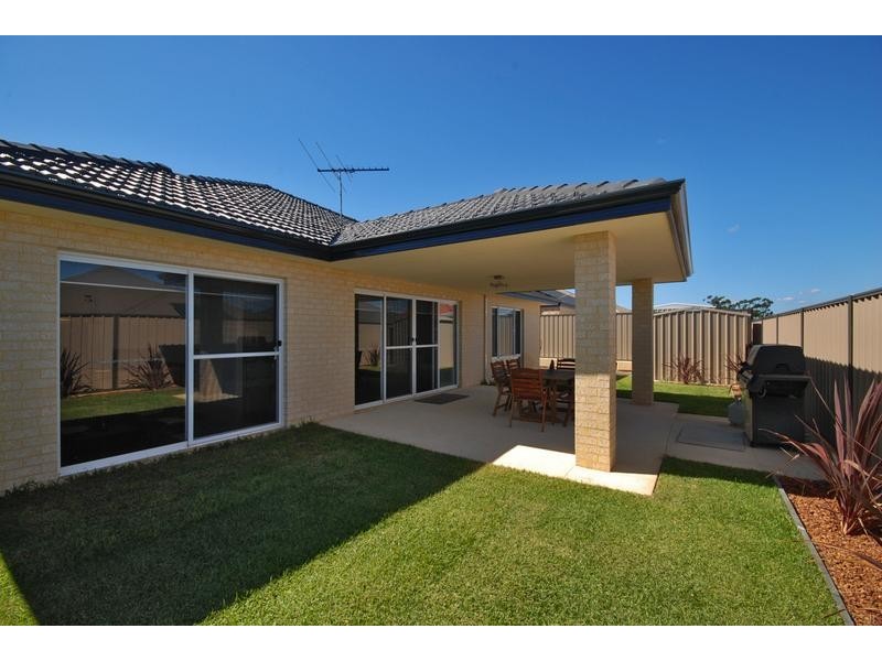 25 Cairo Way, Wanneroo WA 6065