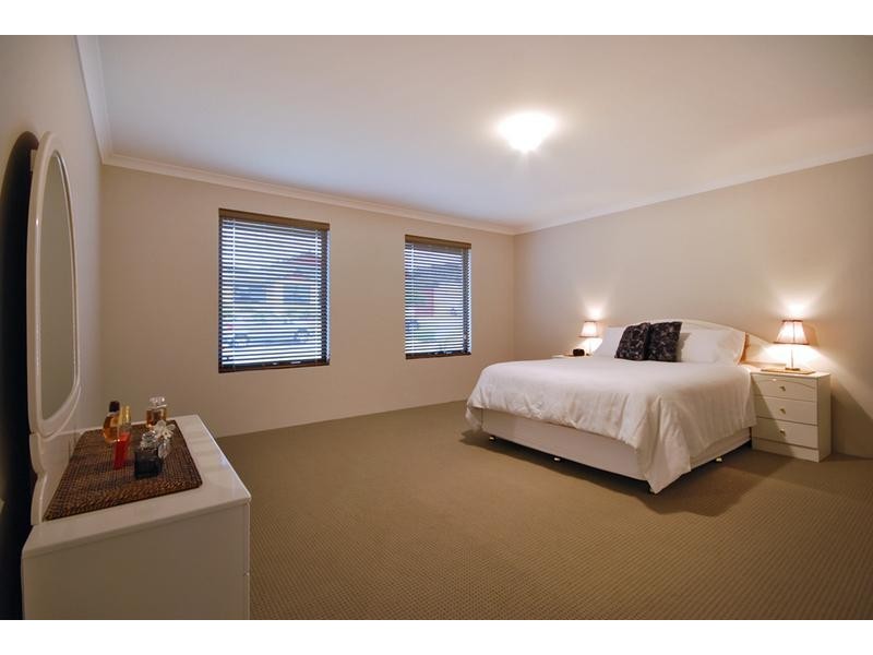 4 Zeppelin Way, Tapping WA 6065