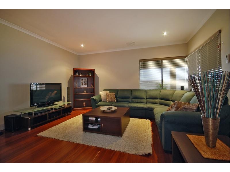 4 Zeppelin Way, Tapping WA 6065