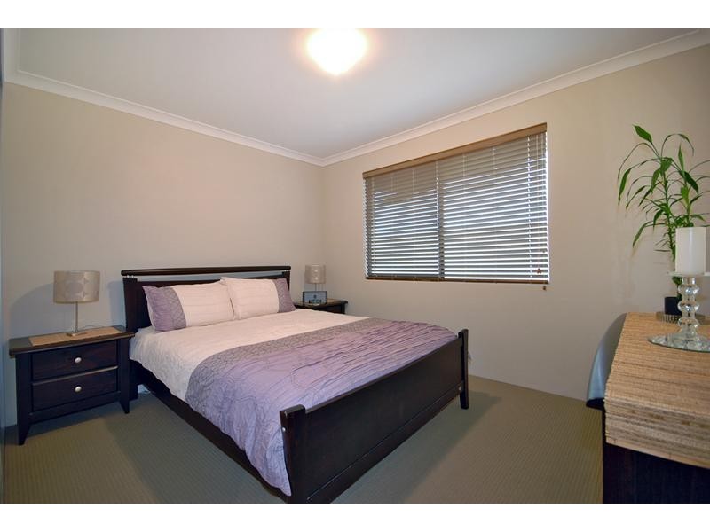 4 Zeppelin Way, Tapping WA 6065