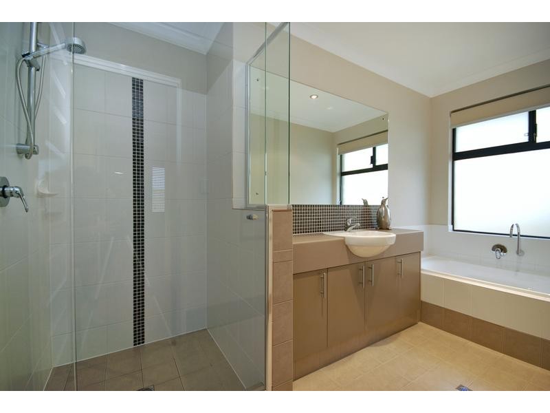 4 Zeppelin Way, Tapping WA 6065