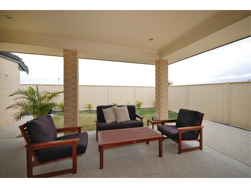 4 Zeppelin Way, Tapping WA 6065