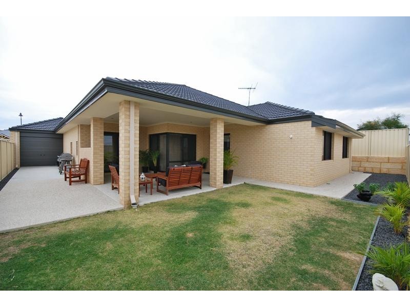 4 Zeppelin Way, Tapping WA 6065