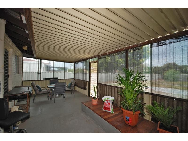 25 Whitfield Drive, Two Rocks WA 6037