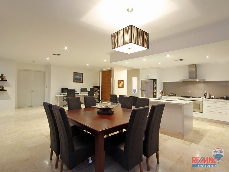 27 Acapulco Way, Quinns Rocks WA 6030