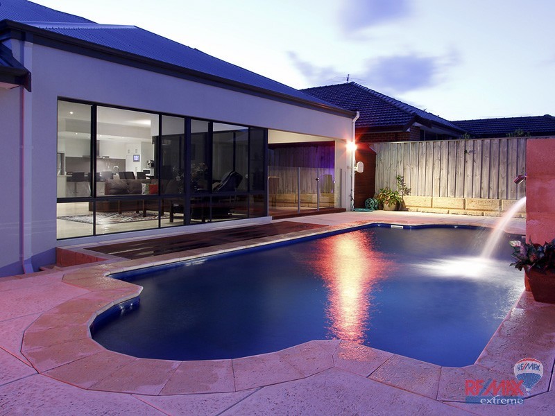 27 Acapulco Way, Quinns Rocks WA 6030
