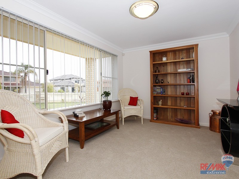 8 Cumberland Drive, Hillarys WA 6025