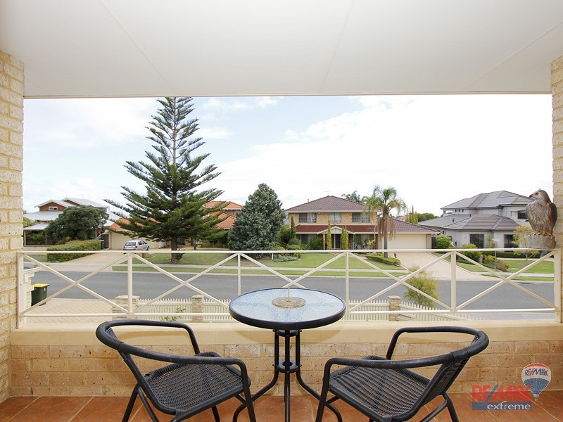8 Cumberland Drive, Hillarys WA 6025
