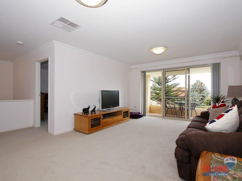 8 Cumberland Drive, Hillarys WA 6025
