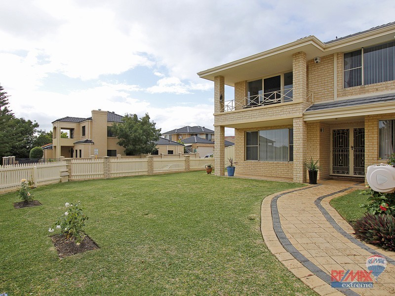 8 Cumberland Drive, Hillarys WA 6025