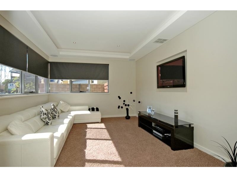 4 Paros Cove, Mindarie WA 6030