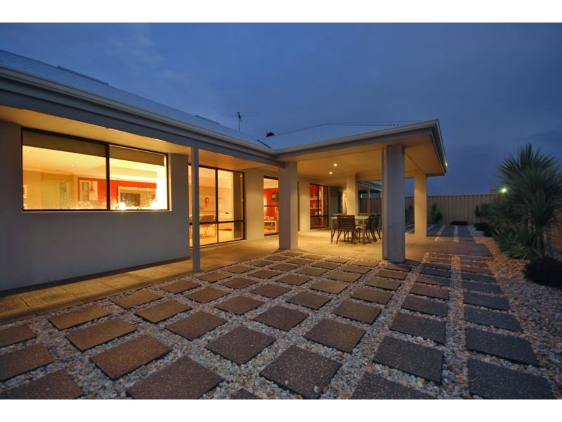 122 Ashley Road, Tapping WA 6065