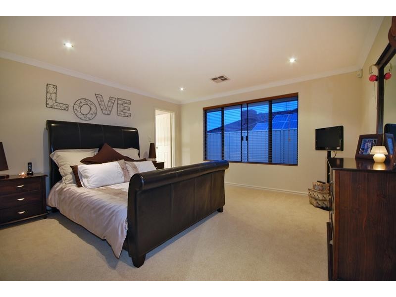 20 Newgain Crescent, Carramar WA 6031