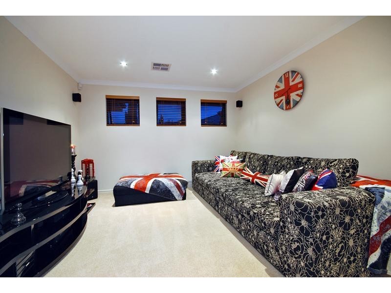 20 Newgain Crescent, Carramar WA 6031