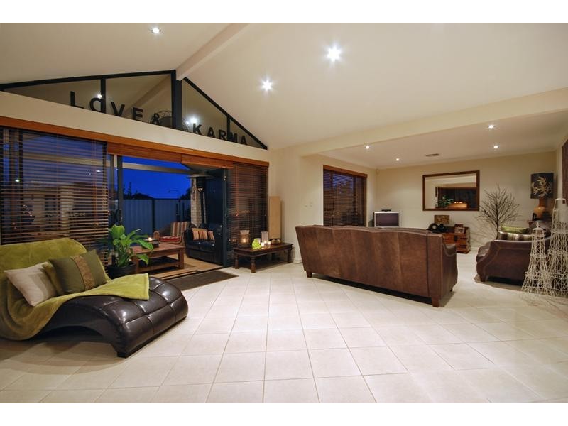 20 Newgain Crescent, Carramar WA 6031