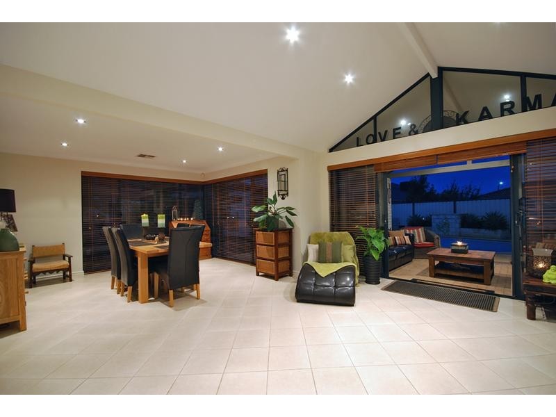 20 Newgain Crescent, Carramar WA 6031