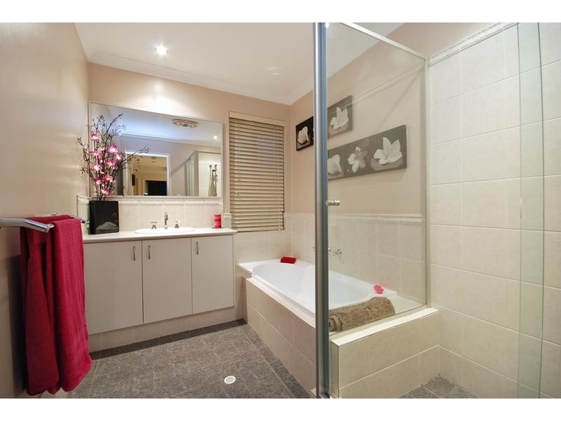 20 Newgain Crescent, Carramar WA 6031