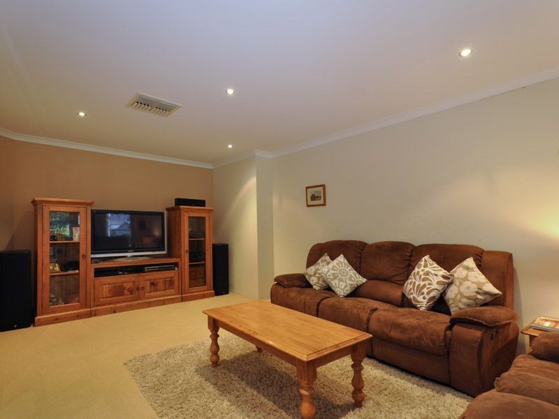 25 Welstead Way, Hocking WA 6065