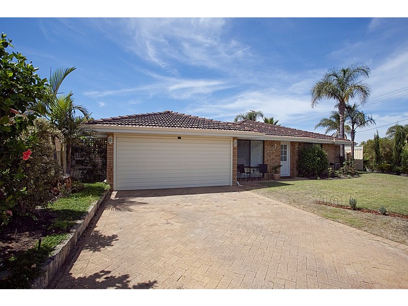 4 Woodlands Grove, Hocking WA 6065