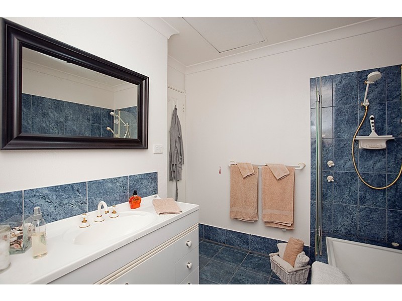 4 Woodlands Grove, Hocking WA 6065